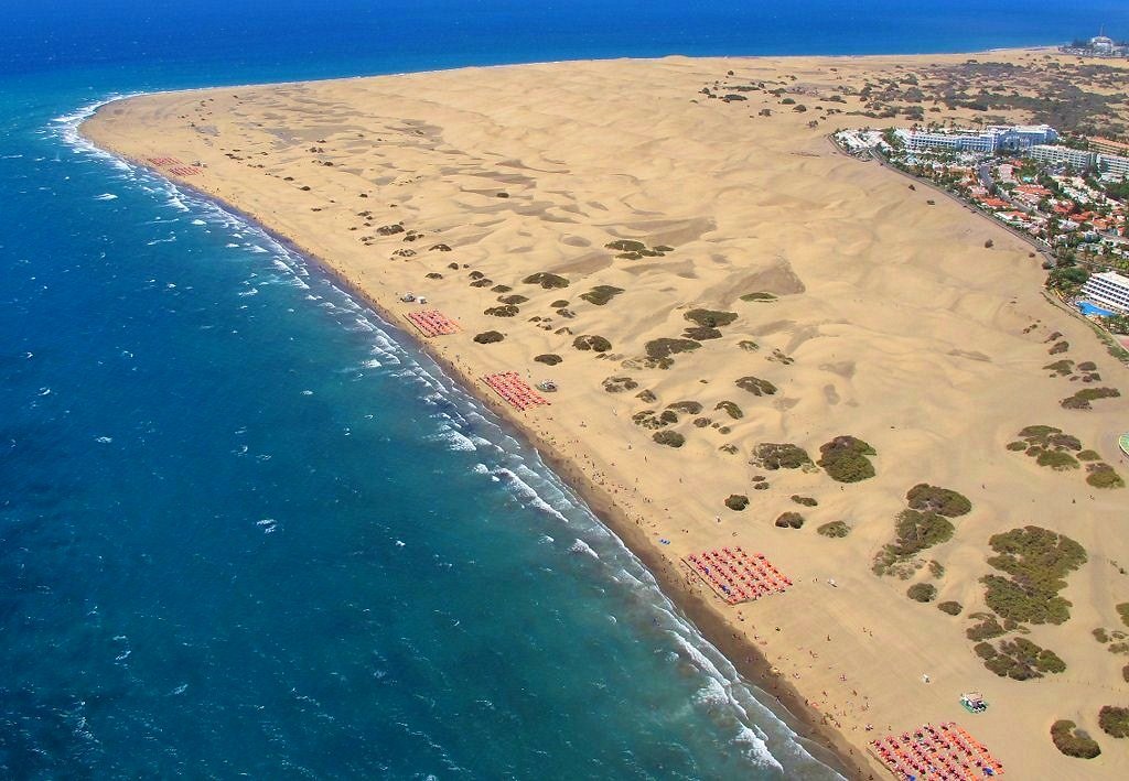 Playa de Maspalomas con dunas al fondo, Gran Canaria
